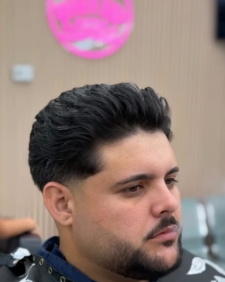 Corte con volumen y textura arriba con taper